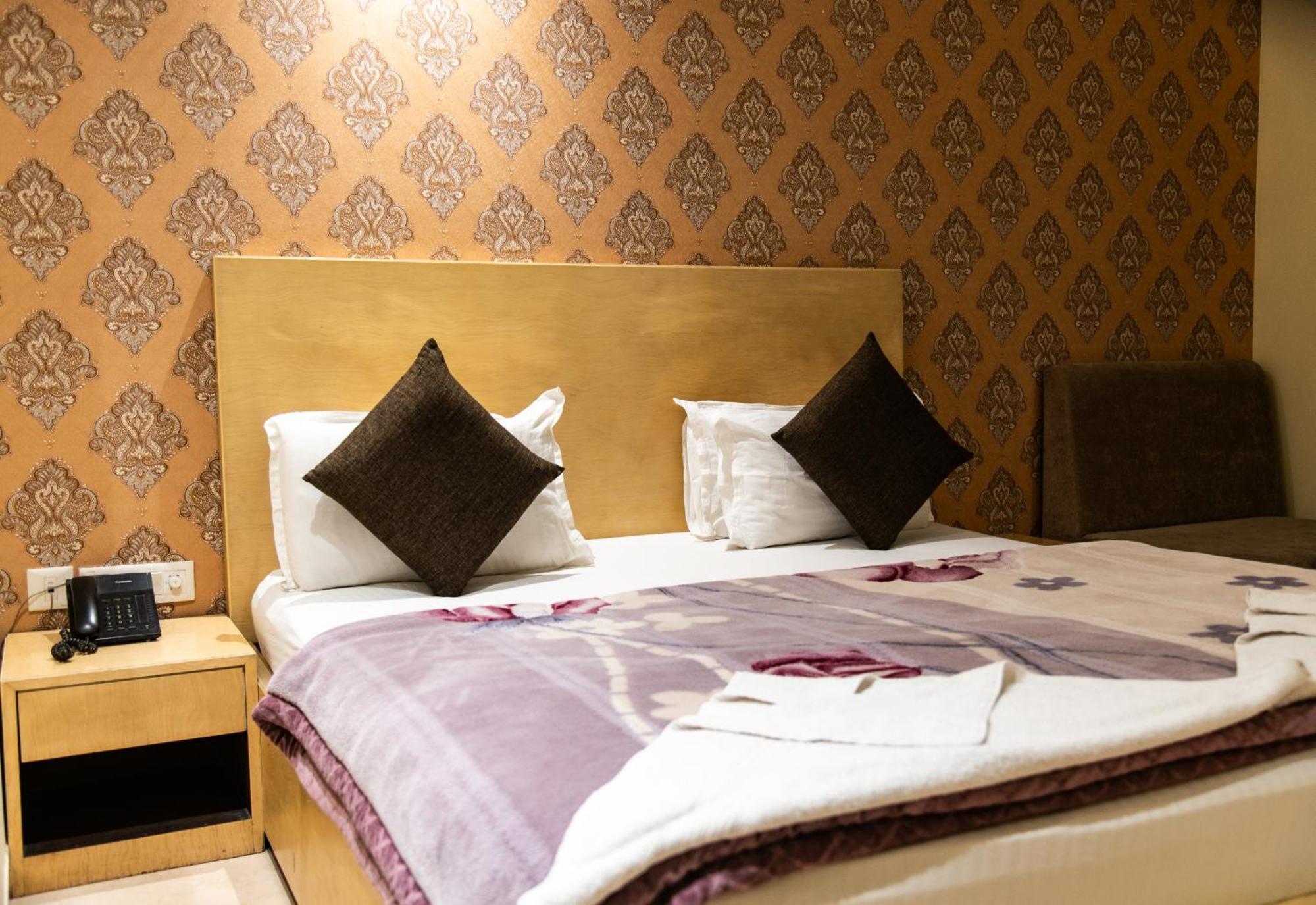 Mayur Hotel Nuova Delhi Esterno foto