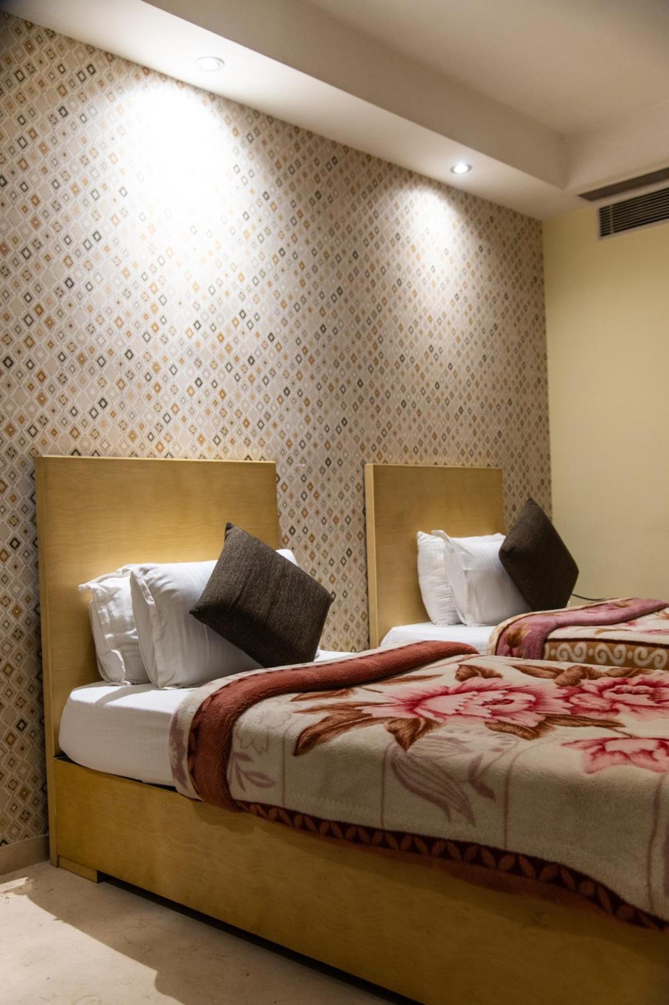 Mayur Hotel Nuova Delhi Esterno foto
