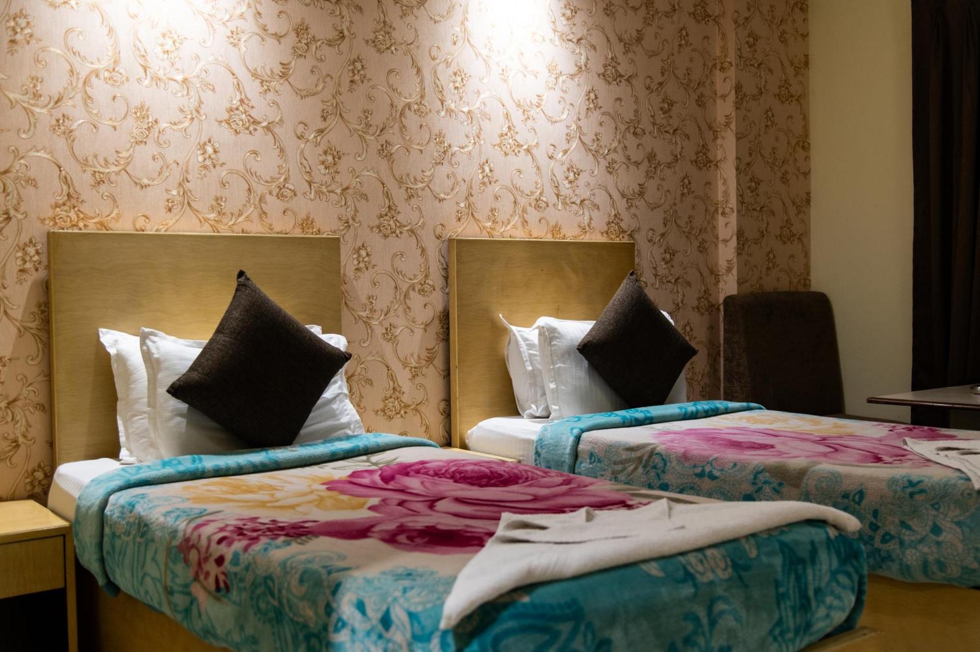 Mayur Hotel Nuova Delhi Esterno foto