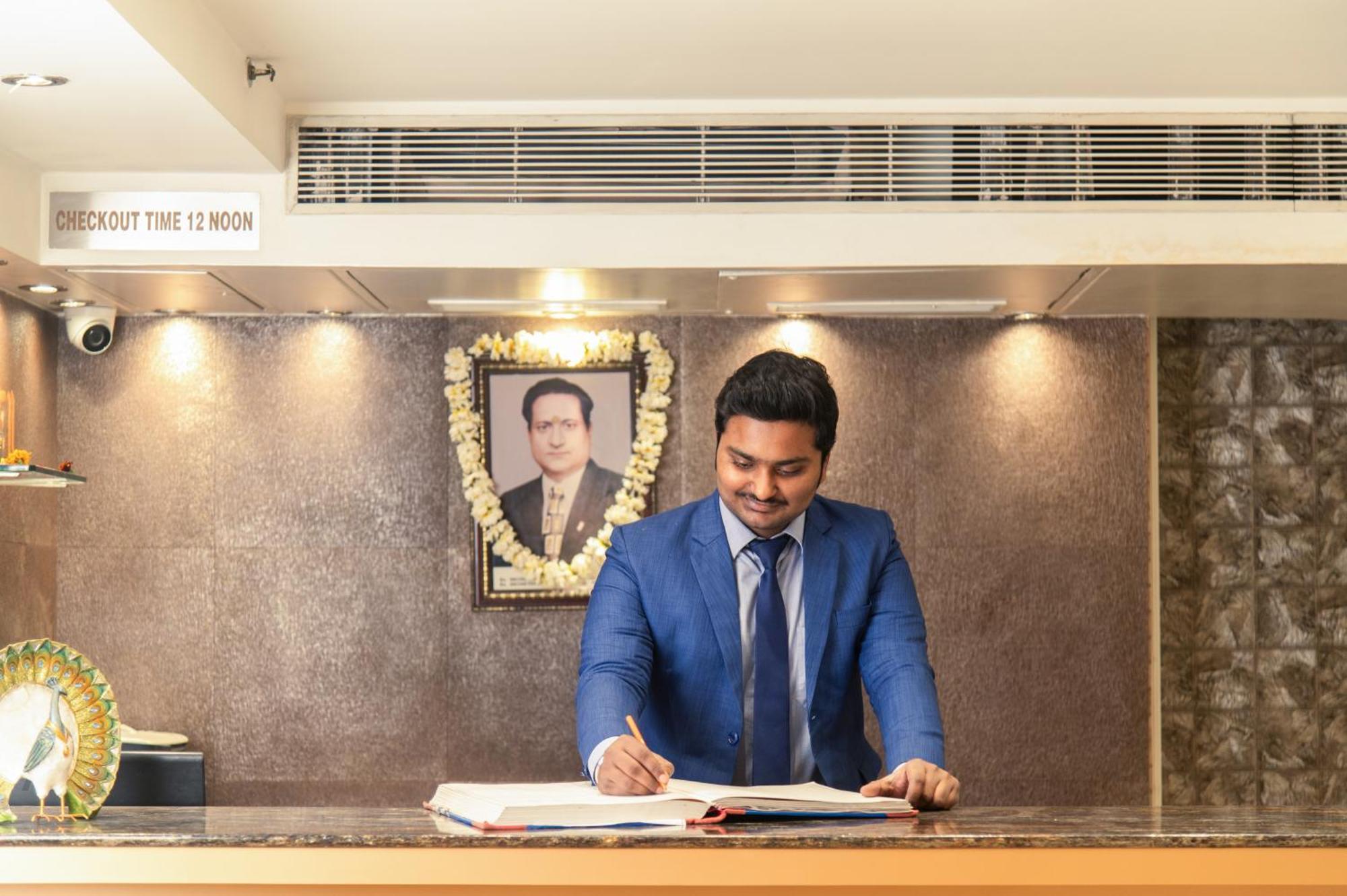 Mayur Hotel Nuova Delhi Esterno foto