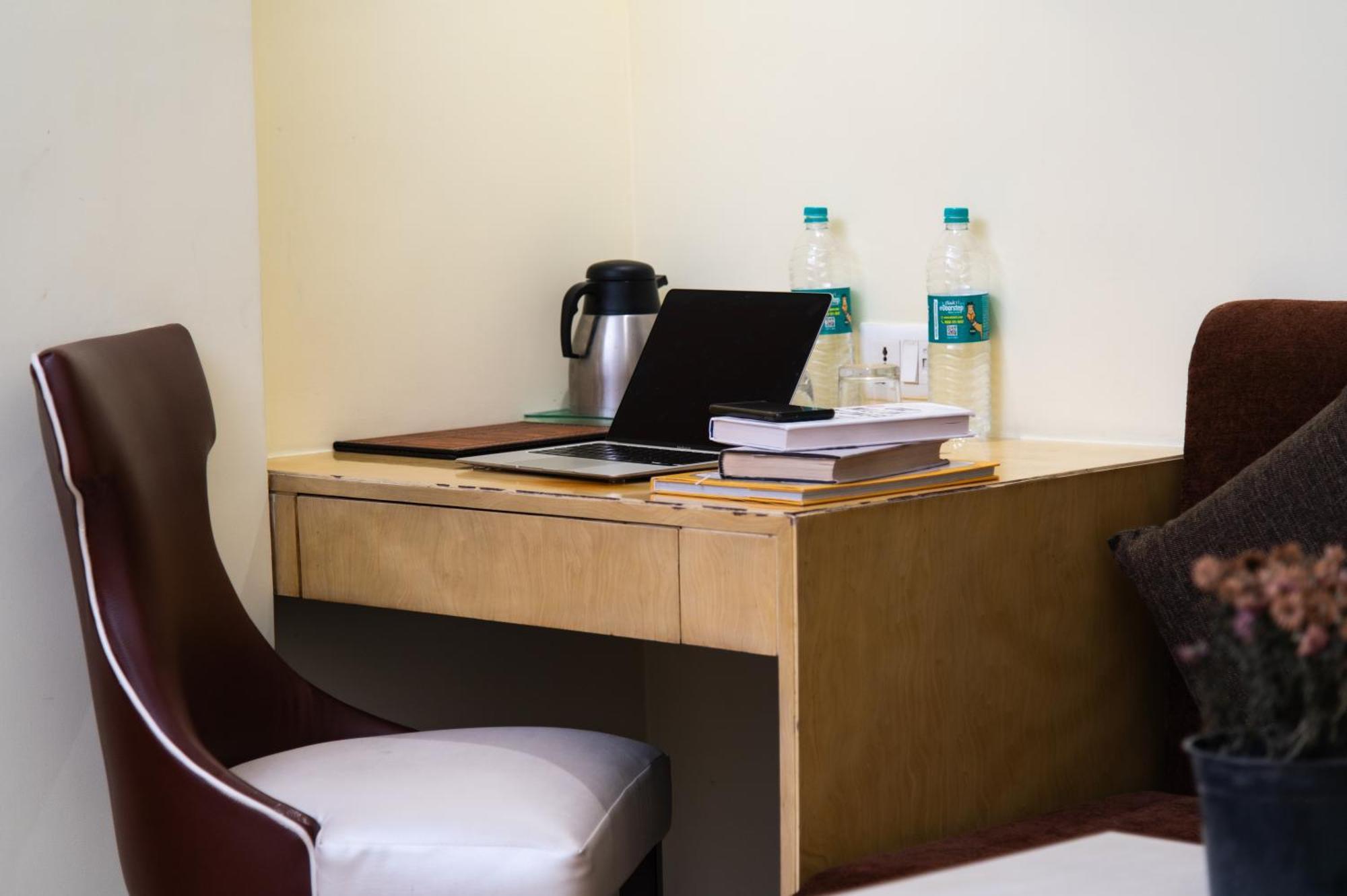 Mayur Hotel Nuova Delhi Esterno foto