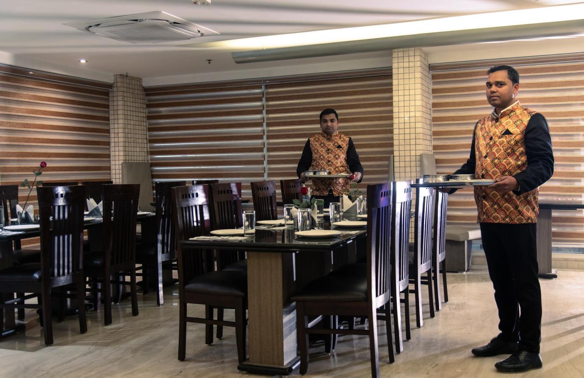Mayur Hotel Nuova Delhi Esterno foto