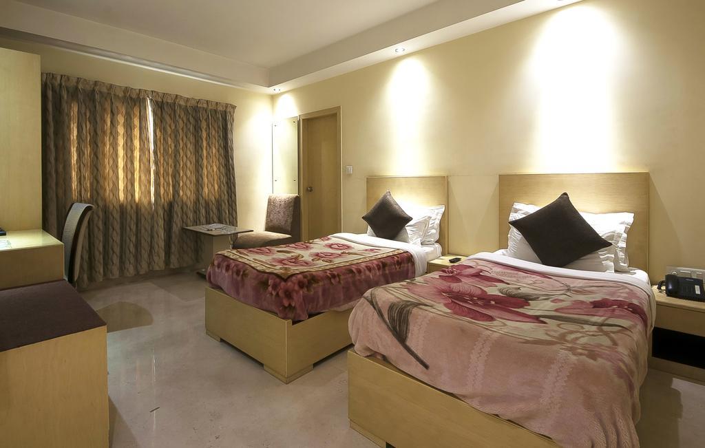 Mayur Hotel Nuova Delhi Esterno foto