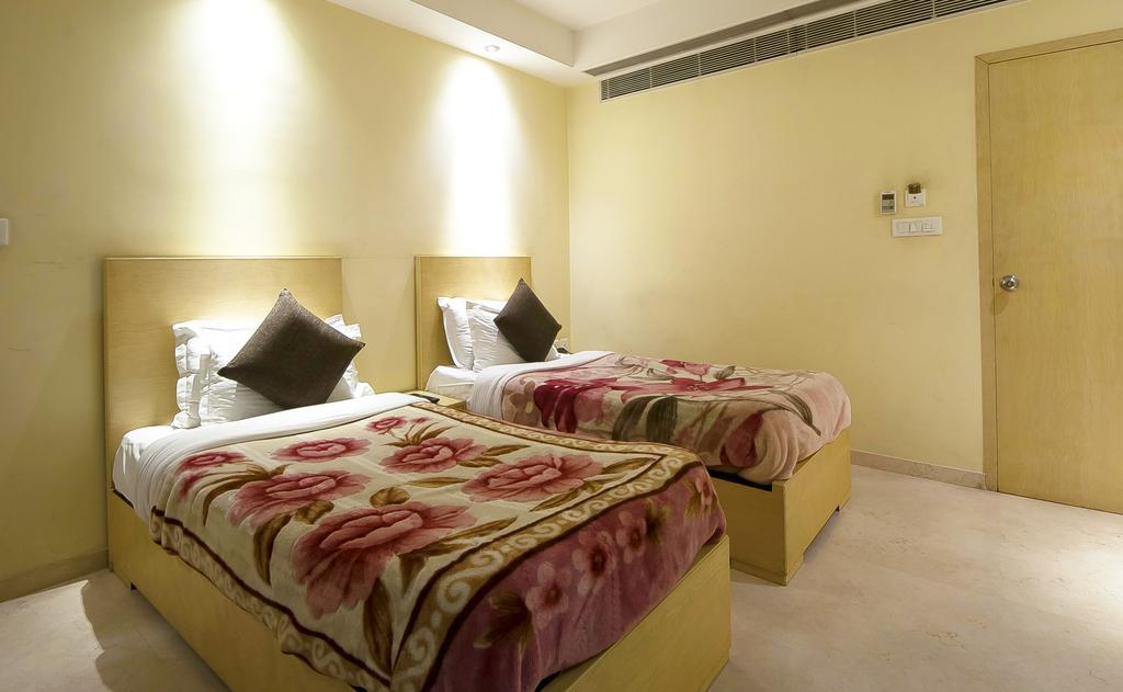 Mayur Hotel Nuova Delhi Esterno foto