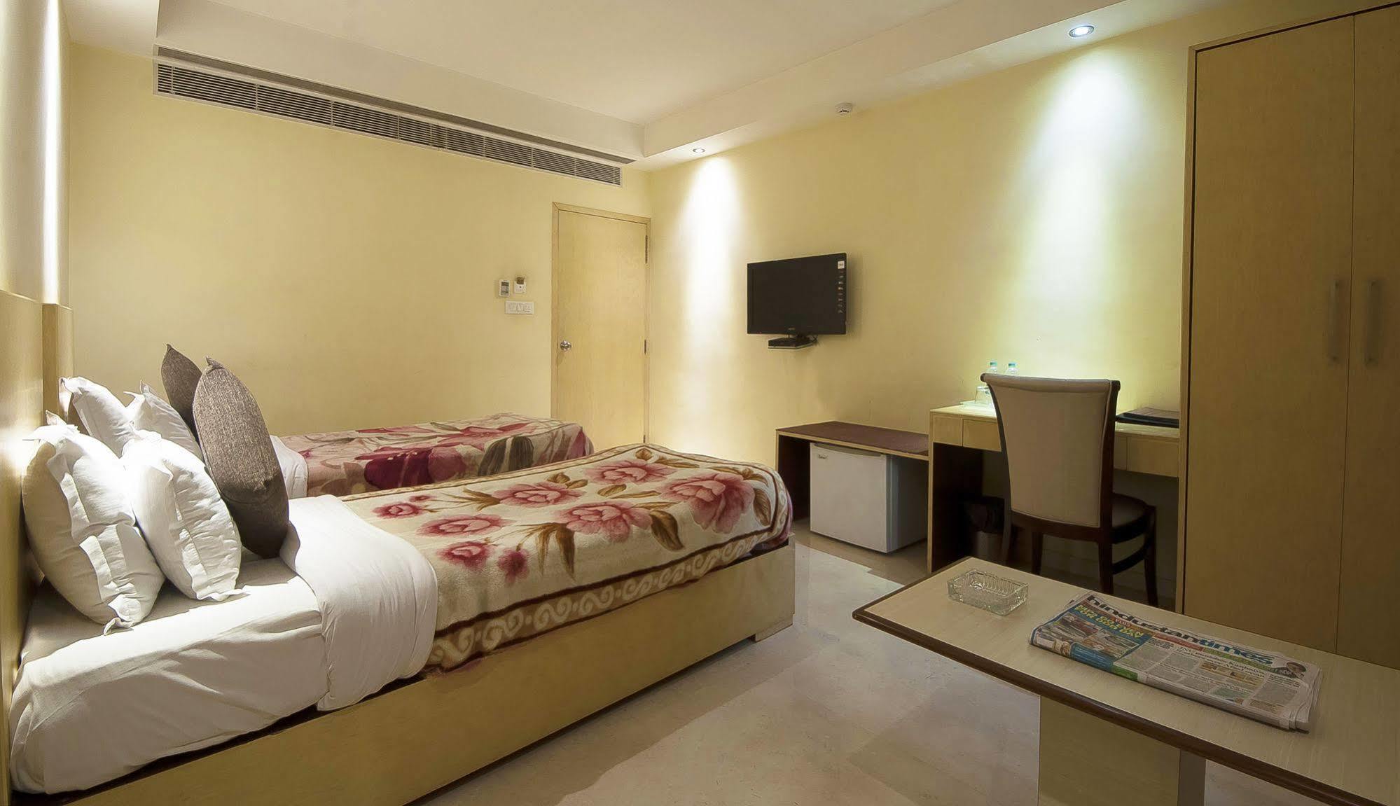 Mayur Hotel Nuova Delhi Esterno foto