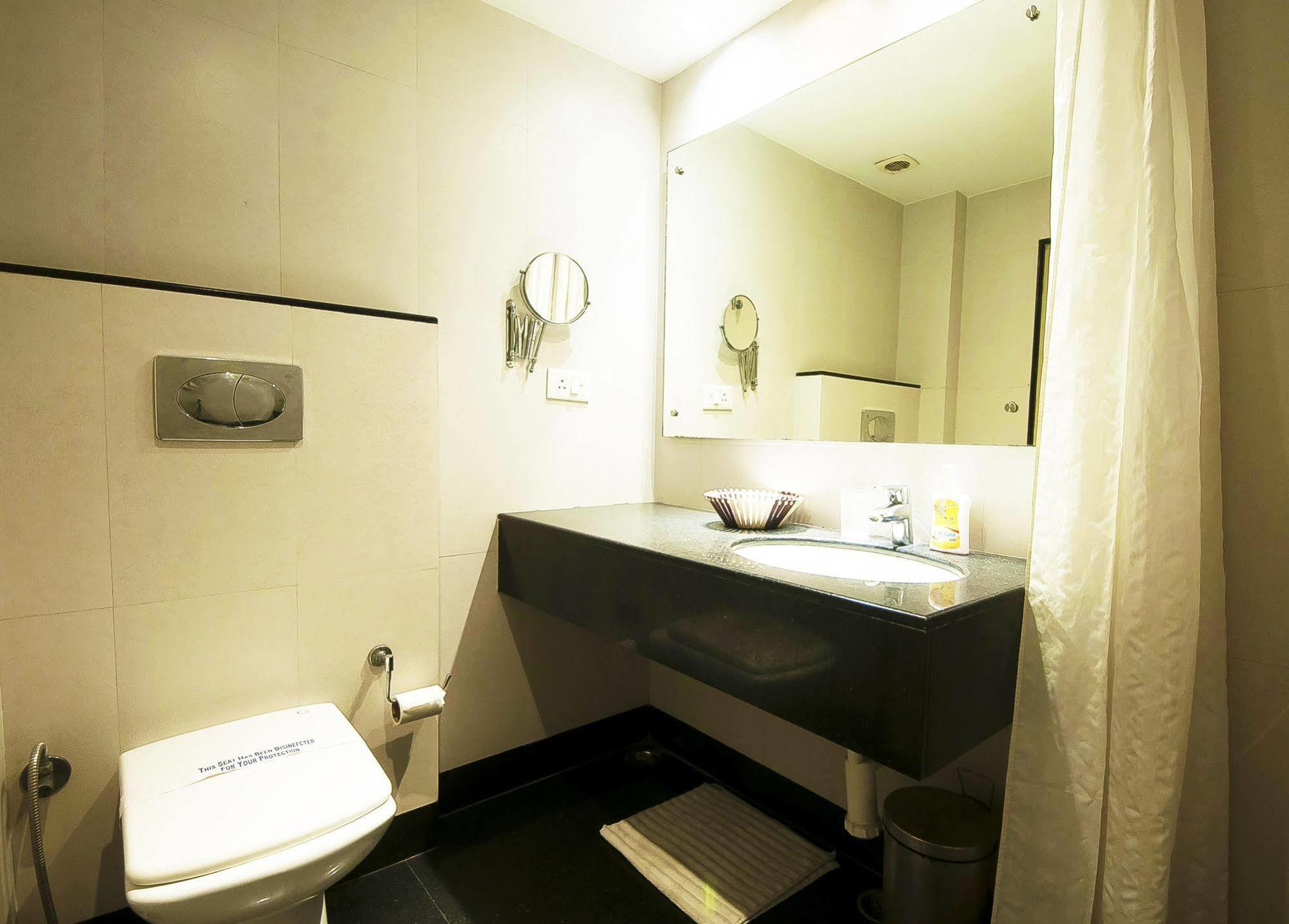 Mayur Hotel Nuova Delhi Esterno foto