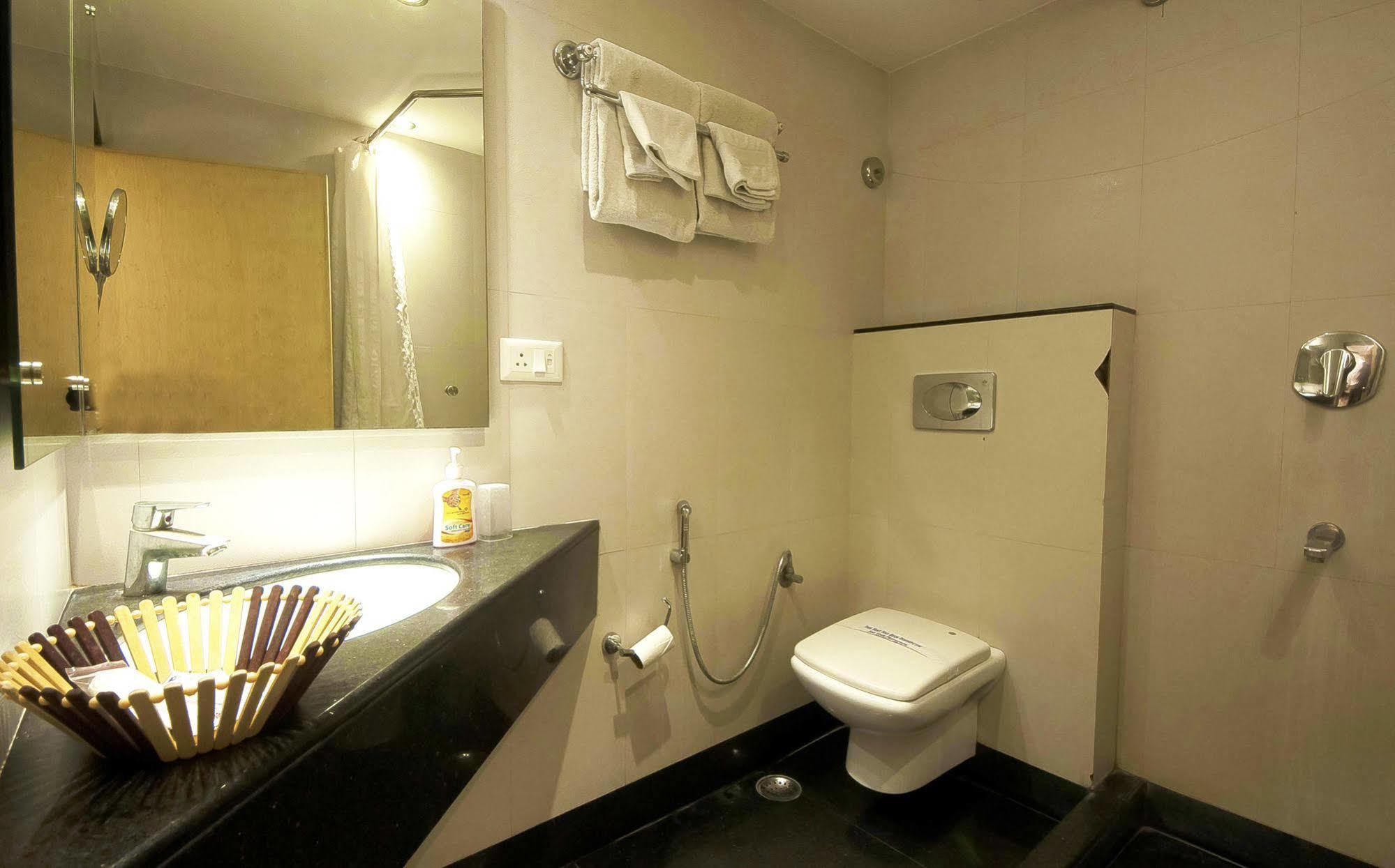 Mayur Hotel Nuova Delhi Esterno foto
