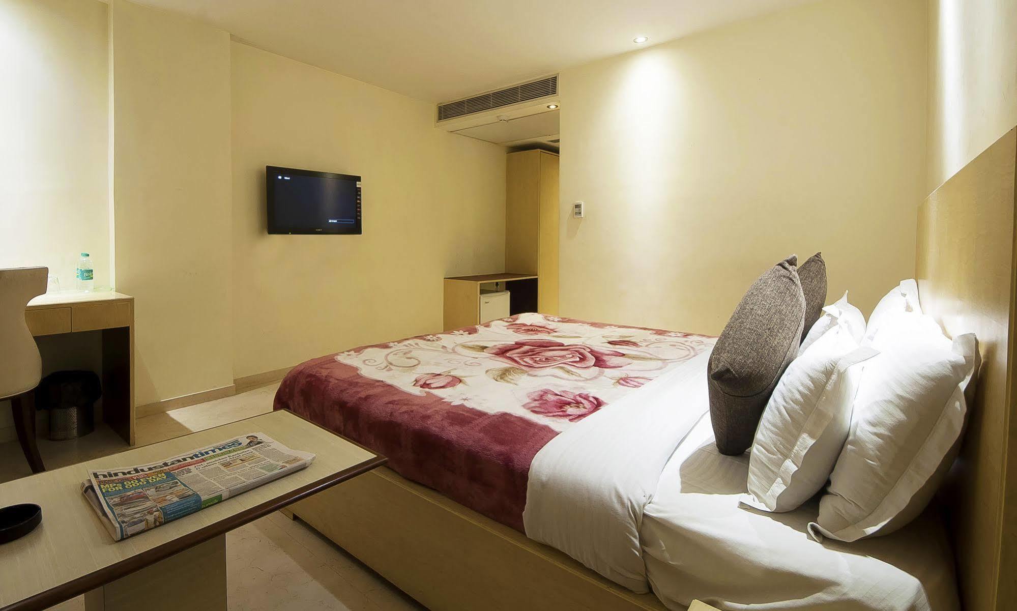 Mayur Hotel Nuova Delhi Esterno foto