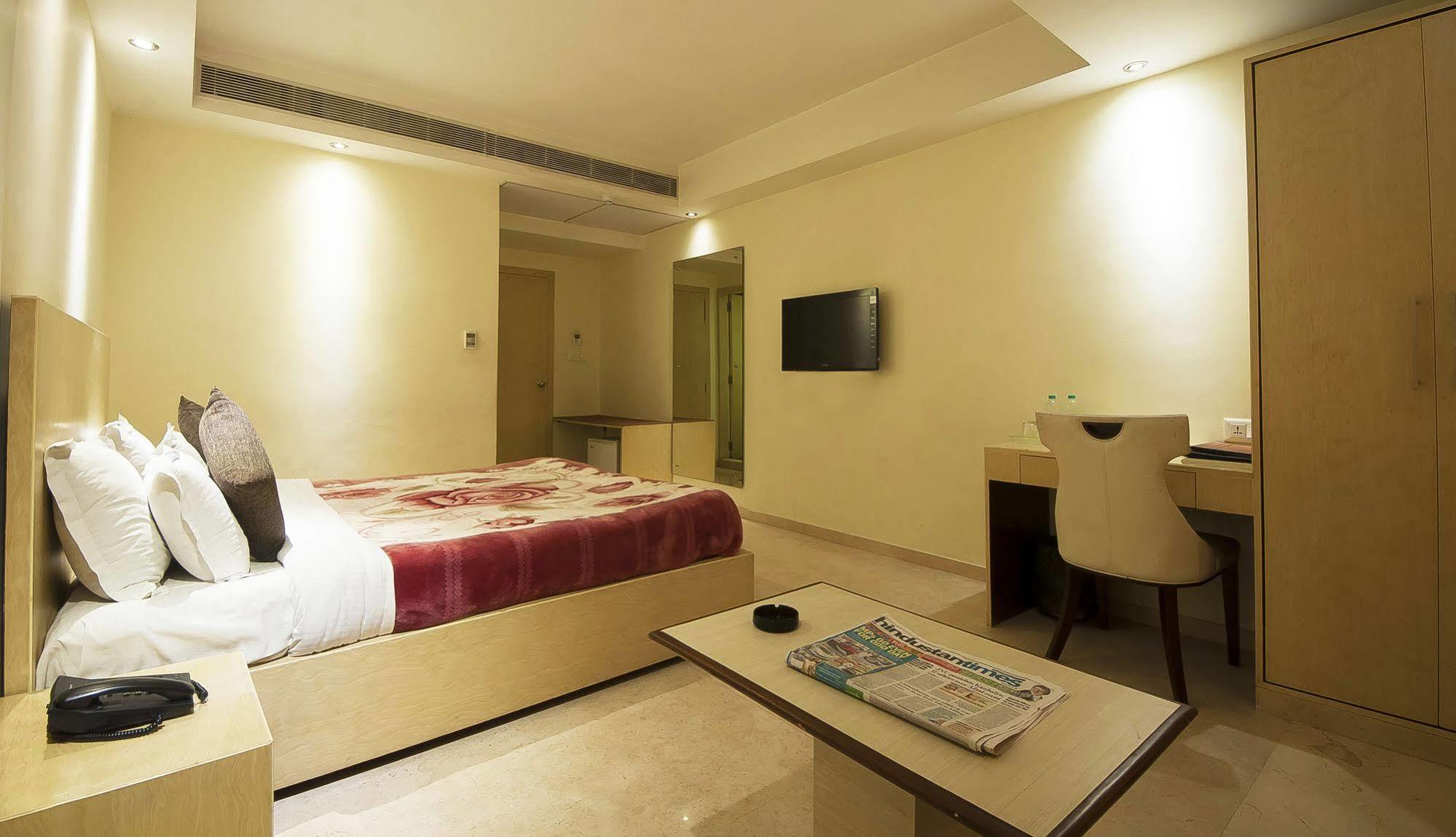 Mayur Hotel Nuova Delhi Esterno foto